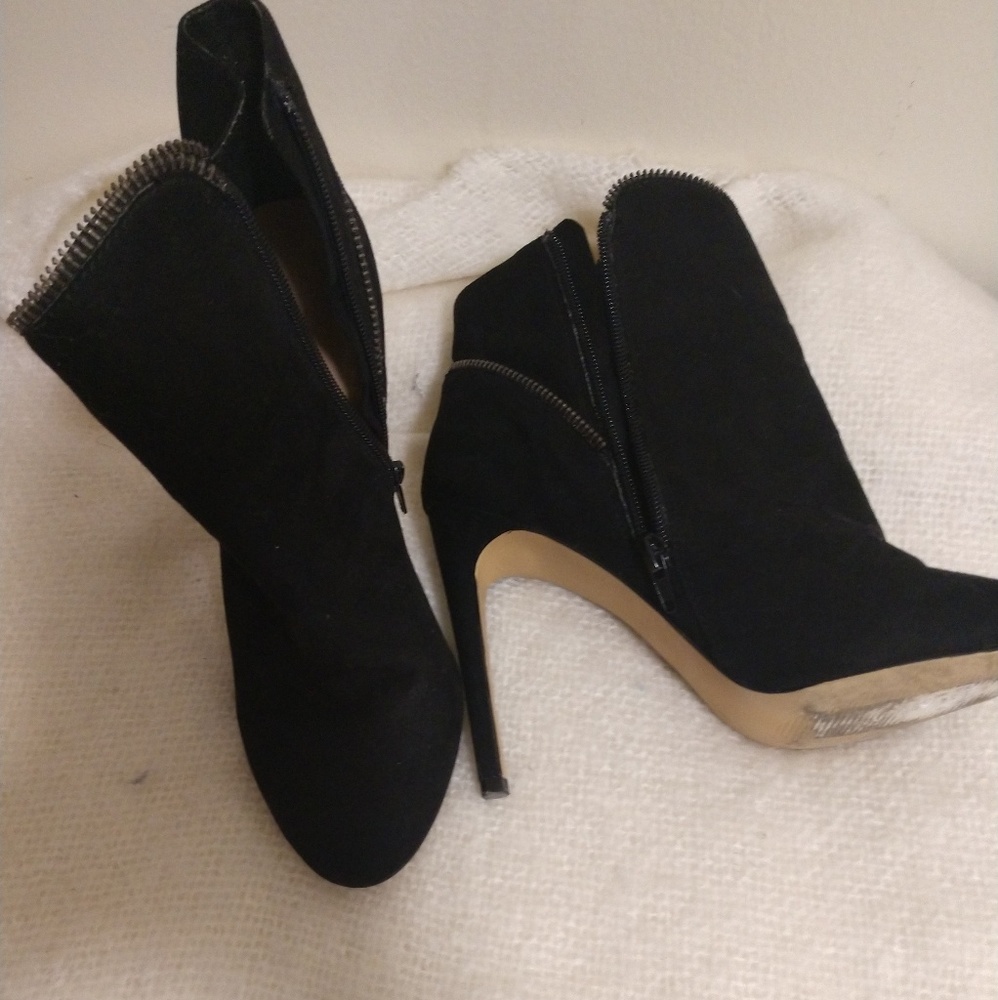 Black bootie size 8
